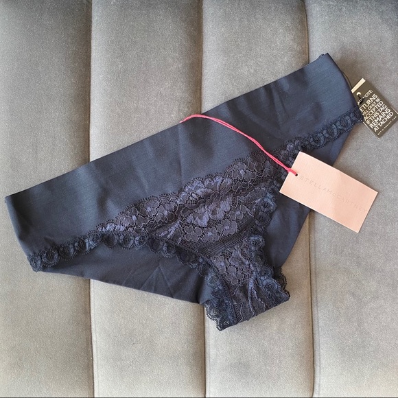 Stella McCartney ”Bella Admiring” Underwear - Picture 9 of 12